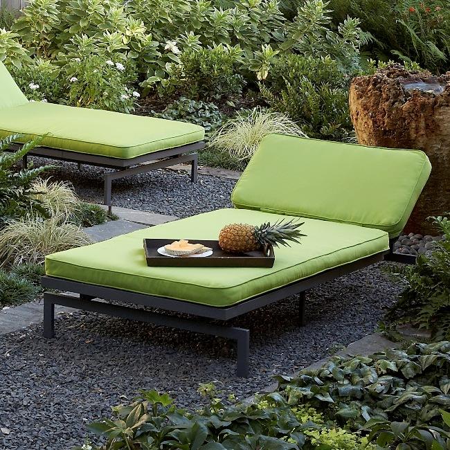 The Alyssa Canvas Macaw Green Chaise from Overstock.com