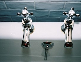 New bathroom fixtures are attractive to home buyers, and are a good renovation investment. (Photo: monosodium/morguefile.com)