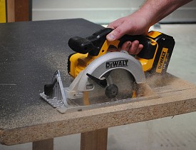 A carpenter uses a circular saw. (Photo: toosstop/Flickr)