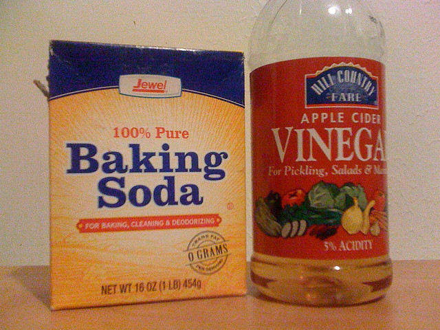 Photo of baking soda and vinegar by jessica mullen/Flickr.