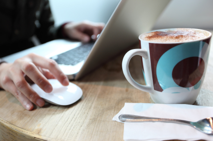 Working at the computer with a cup of coffee is pretty much my life. (Photo: blackred/istockphoto.com)