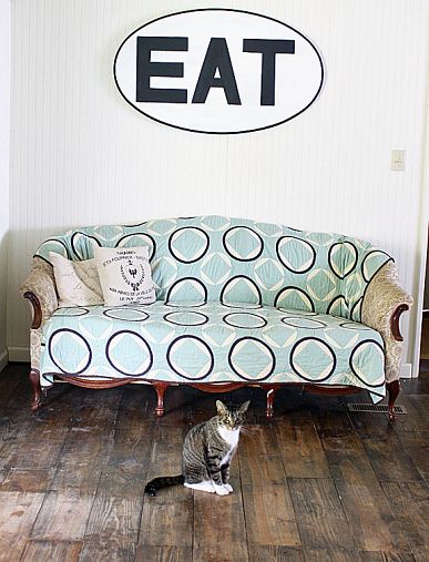 Farmhouse floor and photo by The Shabby Creek Cottage via Hometalk.com. 