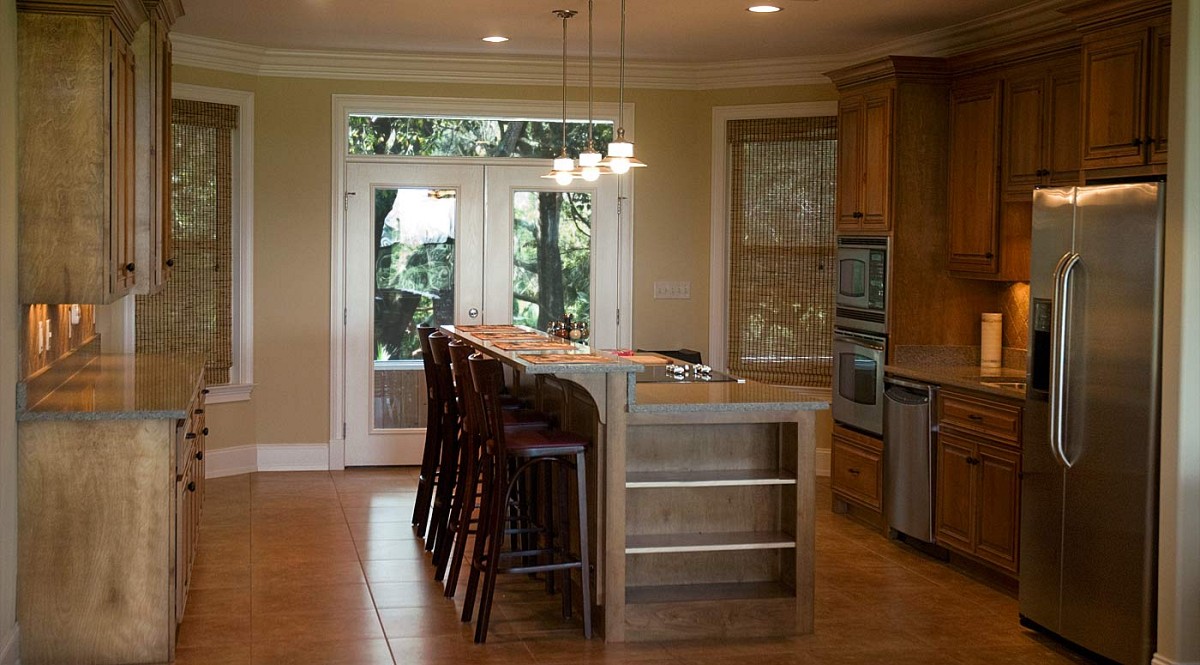 This is what a full-sized refrigerator looks like in a really nice kitchen. (Photo: theswedish/sxc.hu)