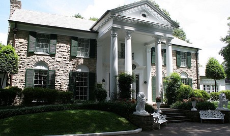 Graceland photographed by theogeo/Flickr