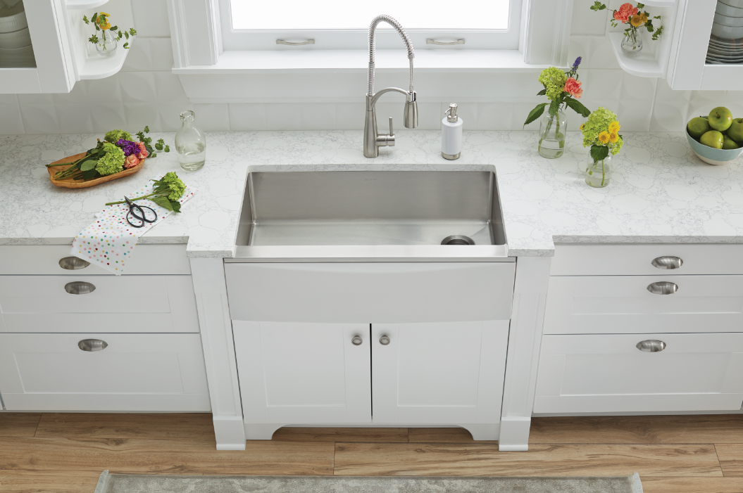 Interchangeable apron farmhouse sink in Glacier/Courtesy of Elkay