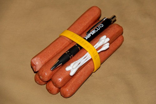 The hot dog holder by BSTJ/Etsy