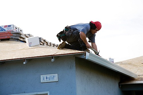 Gutter installation by pointnshoot/flickr