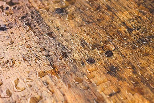 Waterproof wood floor by SnapwireSnaps/pixabay