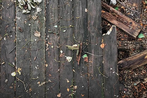 Deck  repair needed   Gennady Grachev  / CC BY (https://creativecommons.org/licenses/by/2.0)   