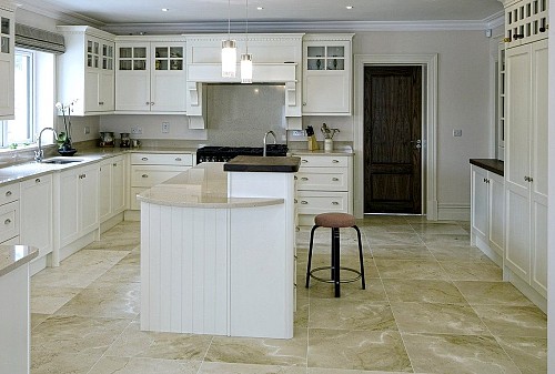 Kitchen ceramic tile floor by 2taol/pixabay