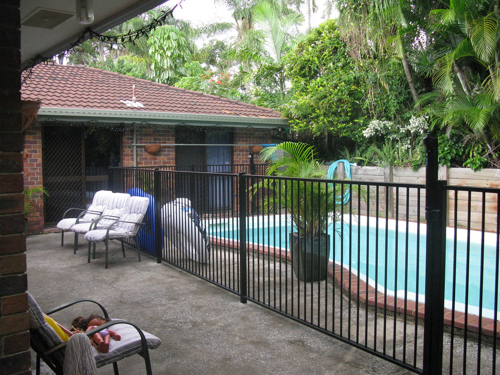 House as 4th fence wall by Geoffrey Rhodes/flickr