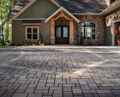 Paver driveway / courtesy Belgard