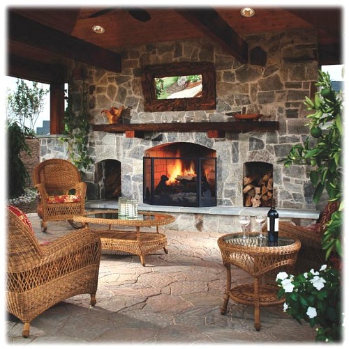 Outdoor fireplace/courtesy of Belgard