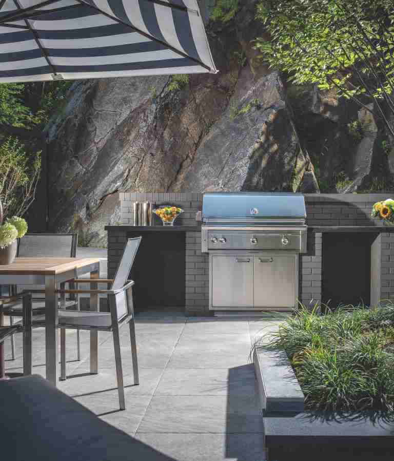 Outdoor kitchen/courtesy of Belgard