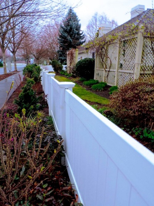 Cleaning Fences - A Guide to Cleaning Vinyl, Aluminum, Steel & Stone