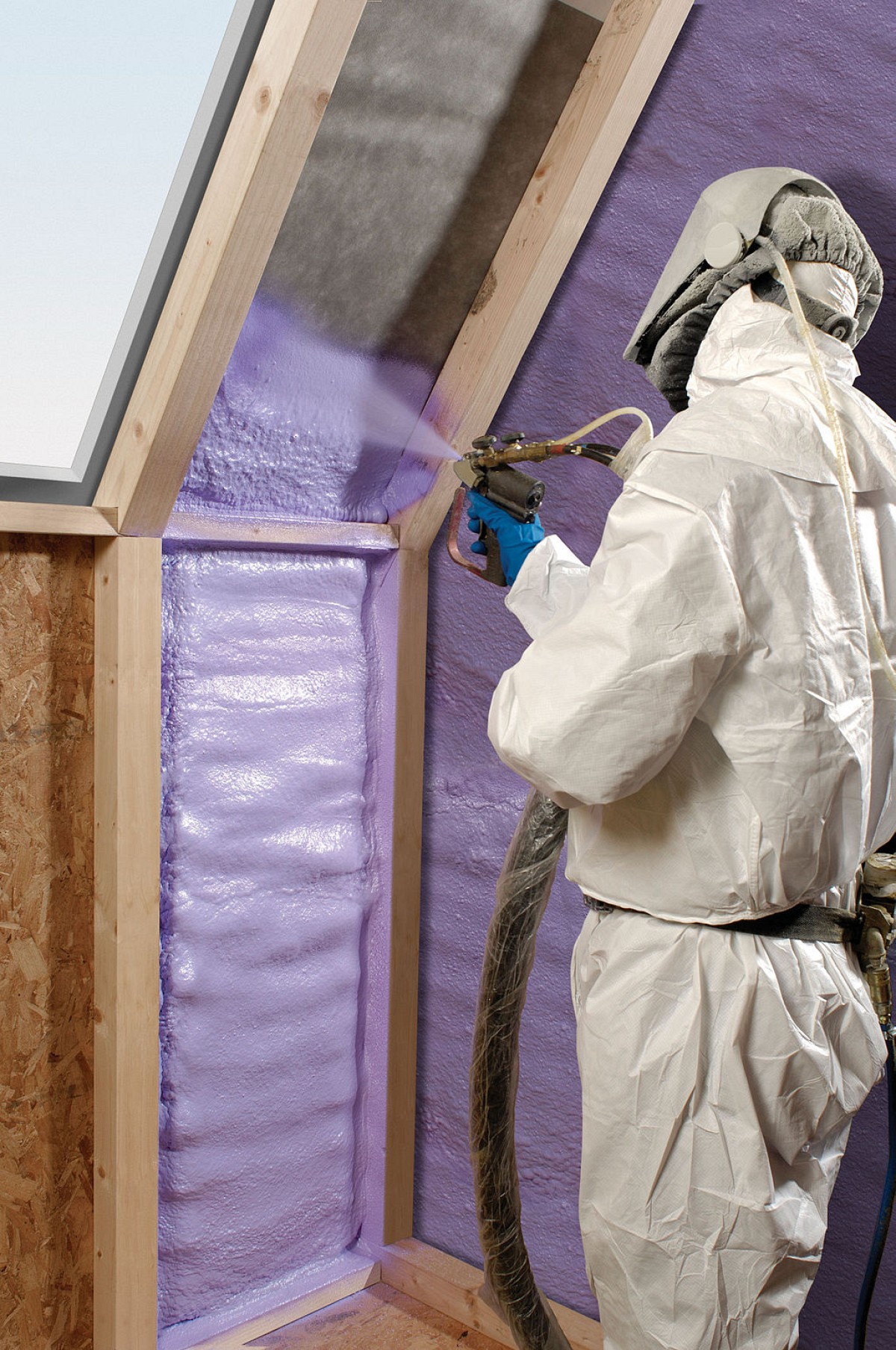 Spray foam insulation Cdpweb161(CC BY-SA 3.0  or GFD)/Wikimedia Commons