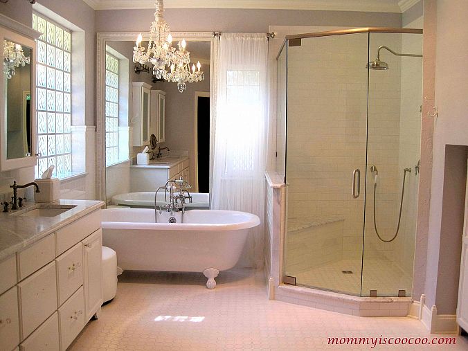 Bathroom and photo by Mommy is Coocoo via Hometalk.com.