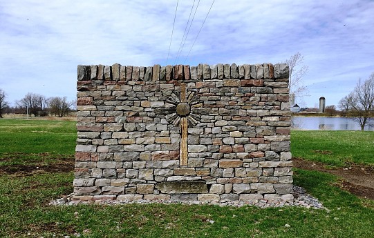 Decorative stone wall/courtesy John Bland Stonecraft