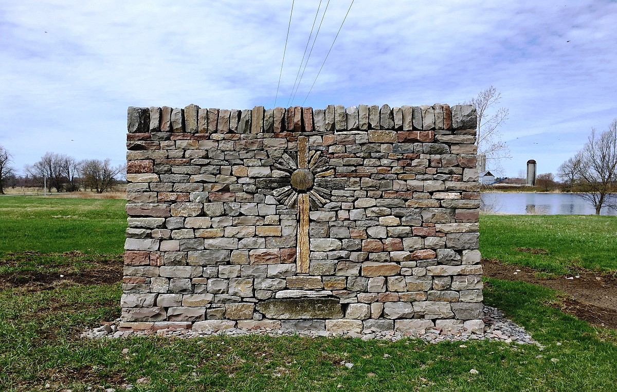 Decorative stone wall/courtesy John Bland Stonecraft