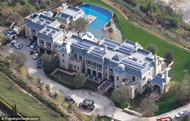 Tom Brady's house. Flynetpictures.com via DailyMail.co.uk