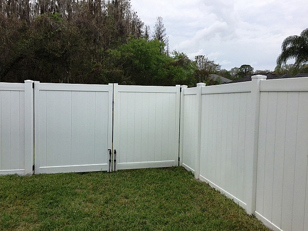 Vinyl fence with double gate