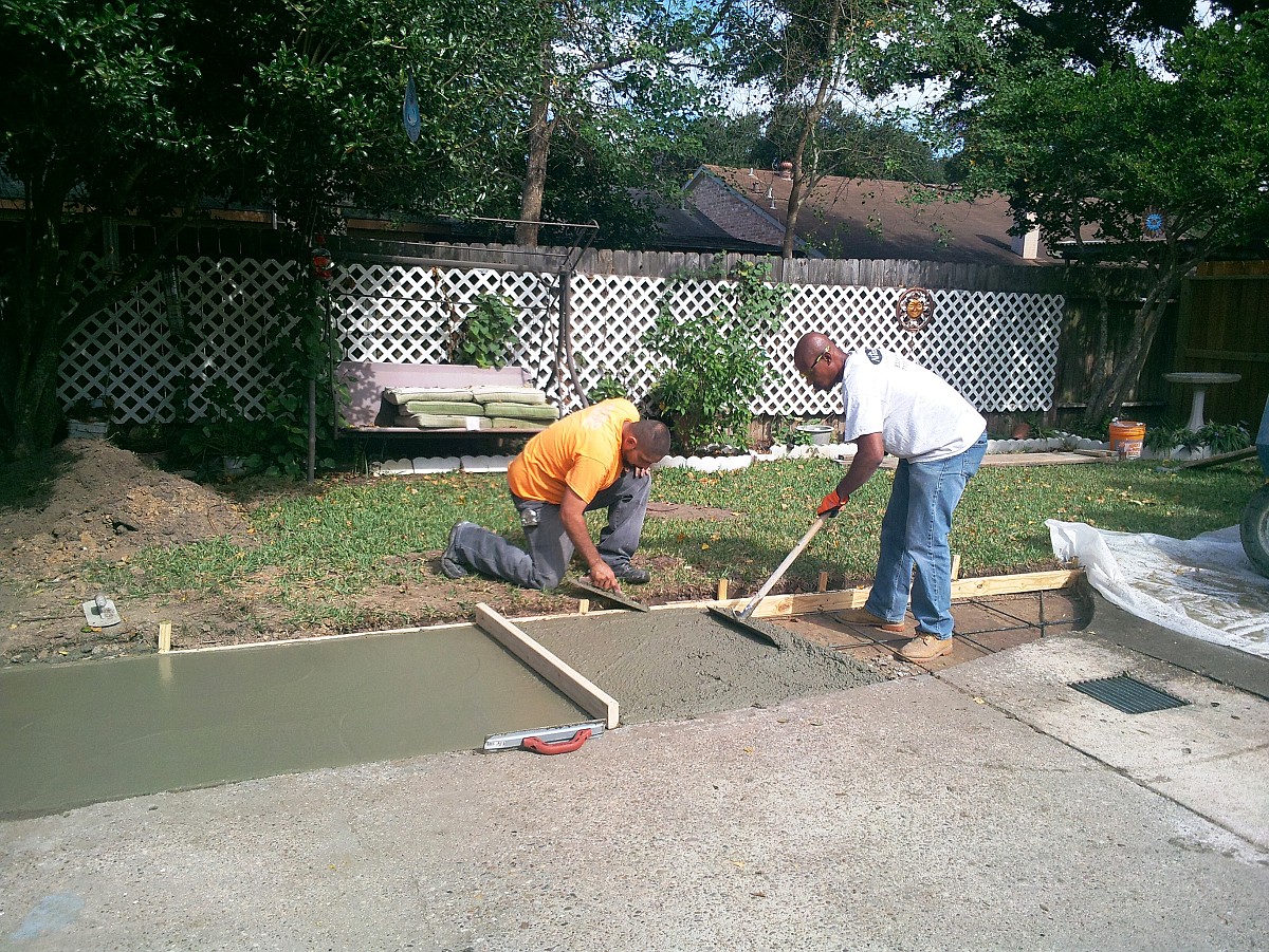 Finishing concrete surface