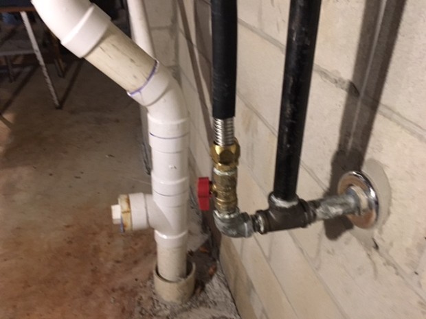 Gas pipe connection
